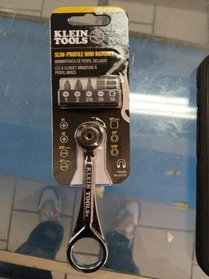 Juego de mini trinquete de perfil delgado Klein Tools, 5 piezas. Cabezal magnético. Foto 1 de 2