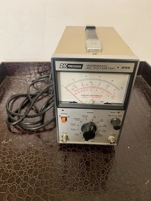 Voltímetro CA BK Precision 295 banda larga - Mal usado! - Imagem 1 de 4