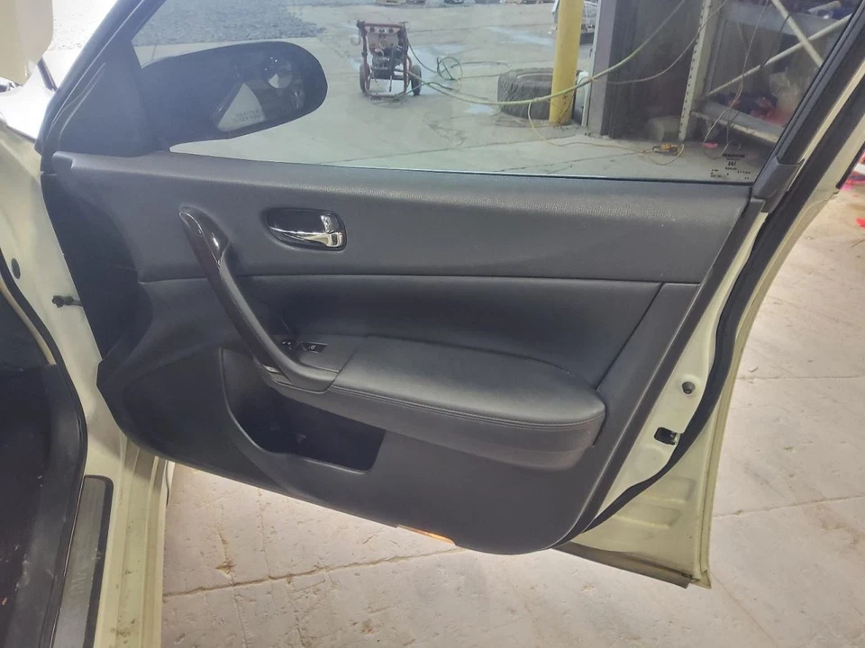 MAXIMA    2014 Front Door Trim Panel 549502 - Imagem 1 de 1