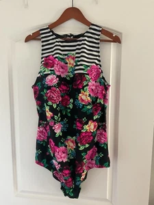 Torrid Active Swim neu ohne Etikett Blumen gestreift hochgeschlossen 1 Stück Badeanzug Größe 3 (2x) - Bild 1 von 5
