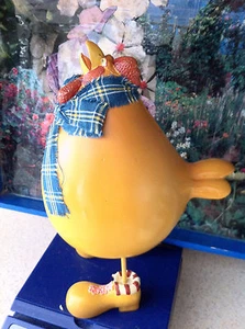 HENNY PENNY BANK~ WHIMSICAL HEN WEARING SHOES~ - Imagen 1 de 2