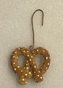 Adorno Pretzel Madera - Imagen 1 de 2