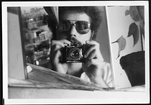 self portrait w old photo camera, mirror-glass reflection, unusual, Vintage fine - Imagen 1 de 4