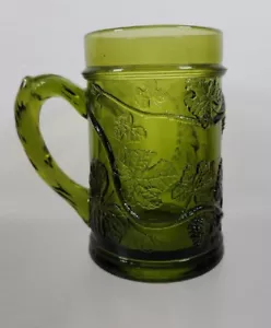 Schöner Vintage Pressglas Becher - WUNDERBAR VERZIERTES WEINREBENMUSTER - SEHR GUTER ZUSTAND - Bild 1 von 5