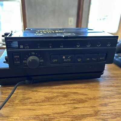 89 90 Toyota Cressida Control de temperatura con aire acondicionado usado  Foto 1 de 4