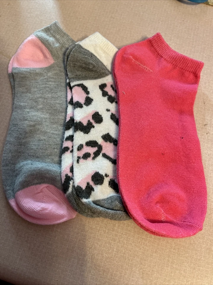 Juego de tres calcetines decorativos para mujer talla 4-10 totalmente nuevos Foto 1 de 1