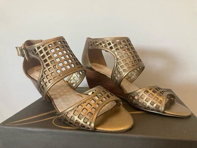 Zapatos de Gladiador Enzo Angiolini para Mujer Quinn Hebilla de Cuero Dorado Talla 7.5 Medianos Foto 1 de 4