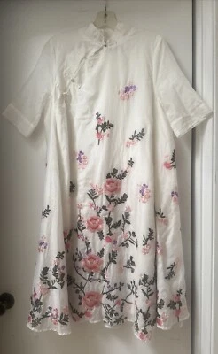 Vestido Anna Tang Chino Bordado Completamente Forrado Bordado Blanco Nuevo Talla S-M Foto 1 de 4