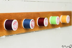 Handmade Solid Wood Multi Colour Thread-Peg Wall Mounted Coat Rack 5 Hooks VAT - Picture 1 of 6