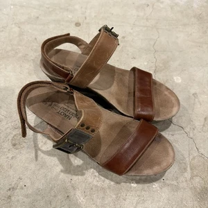 Sandalias Naot Cork Cuña Marrón Talla 40 EE. UU. 9 - Imagen 1 de 9