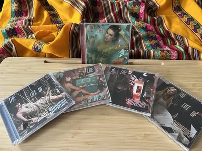 Taylor Swift The Life Of A Showgirl Acoustic CD Collection + Original Album CD Foto 1 de 4