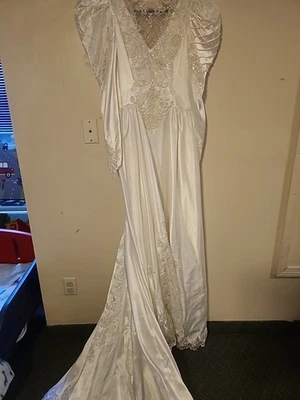 Alfred Angelo White - Image 1 of 3