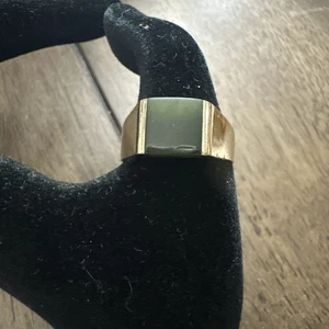 Bague homme or 10 carats sur pierre de jade argent massif taille 12 - Photo 1/7