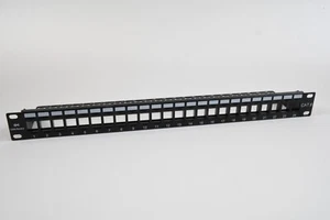 Cable Matters 24-Port Keystone Blank Patch Panel Rack Mount w/Cable Management - Zdjęcie 1 z 2