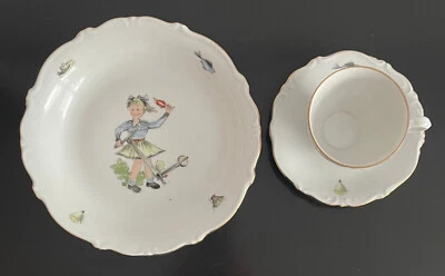 Kindergeschirr Porzellan Set mit Goldrand Mädchen am Spielen 1960er Jahre - Bild 1 von 3