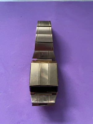 OROLOGIO DA POLSO BULOVA LED COMPUTRON QUARZO UOMO UOMO UOMO VINTAGE FUNZIONANTE TONO ORO - Immagine 1 di 4