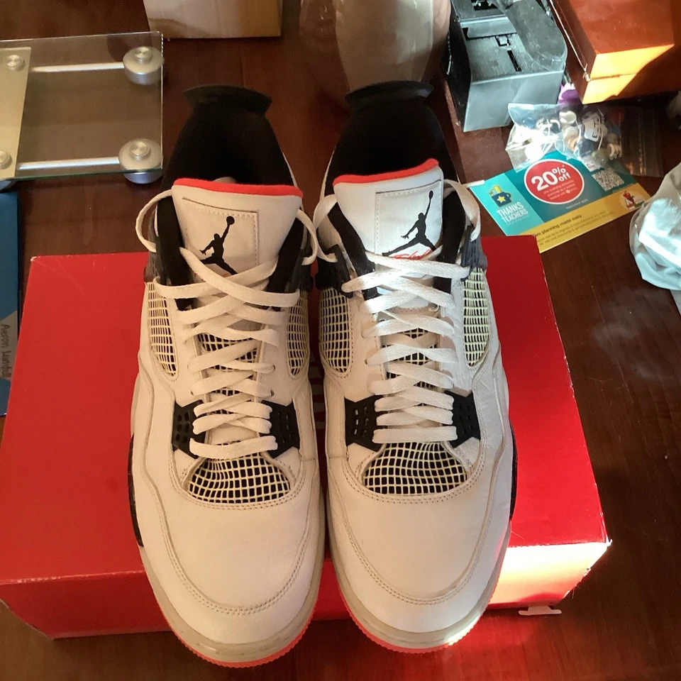 Talla 14 - Jordan 4 Retro Pale Citron, Bright Crimson 2019 Foto 1 de 4