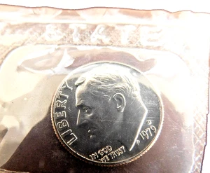 1979 D ROOSEVELT DIME-UNC COND-CELLOPHANE SEALED-MAYBE CUT FROM A PROOF SET. AK - Picture 1 of 2