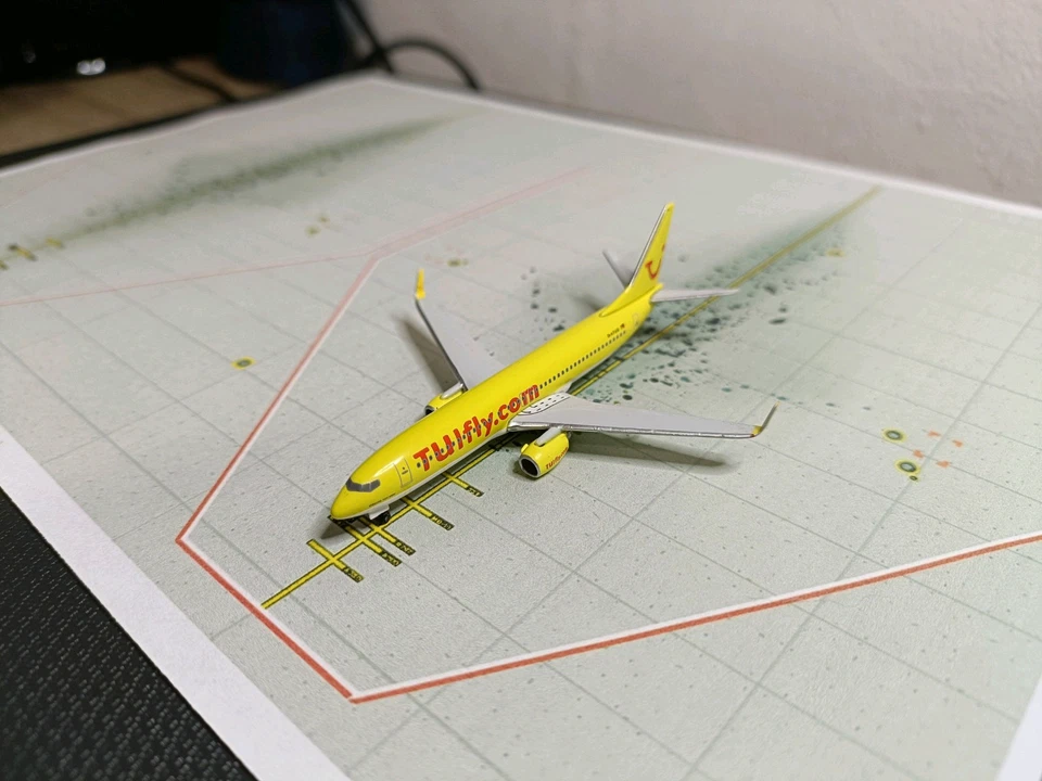 Boeing 737-800 TuiFly Herpa 1:500 _ Reg: D-ATUG - Immagine 1 di 1