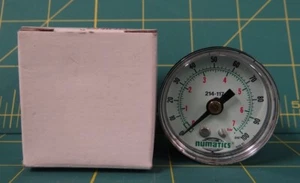 Manómetro Numatics 214-117A 1-1/2" GA100A 0-100 PSI, 1/8" NPT conexión trasera - Imagen 1 de 4