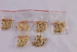 Lot of 6 ANGELS PIN BROOCH UNMARKED RELIGIONS SPIRITUALITY GOLD TONE - Picture 1 of 8