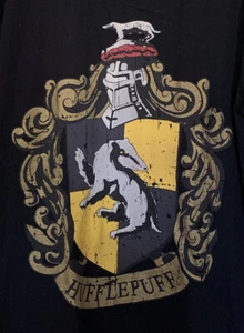Camiseta Hogwarts Harry Potter Shop 9 3/4 Hufflepuff Shield Talla L - Imagen 1 de 6
