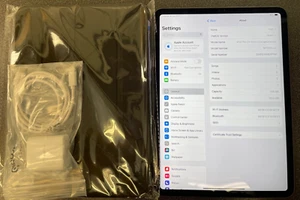 Apple iPad Pro 2nd Gen 128GB, Wi-Fi, 11 in-Space Gray- Bundle - Afbeelding 1 van 4