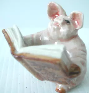 KLIMA K406 Miniature statuette en porcelaine - COCHON AVEC UN LIVRE N° 6 PIG - Picture 1 of 4