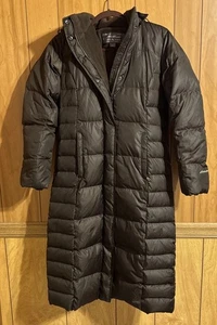 Eddie Bauer Damen kleine Gänsedaunen schwarz Winter lange gefütterte Jacke mit Kapuze - Bild 1 von 16