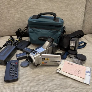 Sony Handycam DCR-TRV11E videocamera miniDV portatile con scatto notturno argento testata - Foto 1 di 21