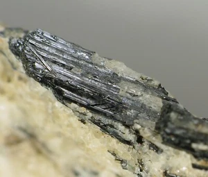 HØGTUVAIT (HOGTUVAIT) aus Norwegen * TYP LOKALITÄT EXEMPLAR * 3,3 cm - Bild 1 von 5