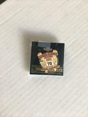 MARK MCGWIRE STL CARDINALS RECORD SETTING SEASON COLLECTIBLE PETER DAVID PIN  - Image 1 of 2