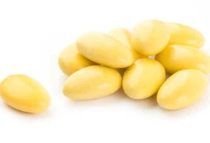 Superfeine gelbe Candy bedeckt Jordan Mandeln - Premium Qualität von NY Candy - Bild 1 von 1