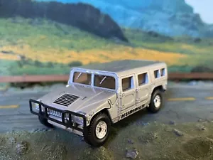 100% Hot Wheels ‘02 Hummer Motor Trend Magazine Series 1/64 Scale - Picture 1 of 12