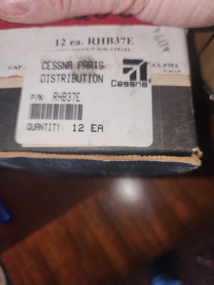 CHAMPION AEROSPACE RHB37E SPARK PLUG PN: RHB37E - Image 1 of 4