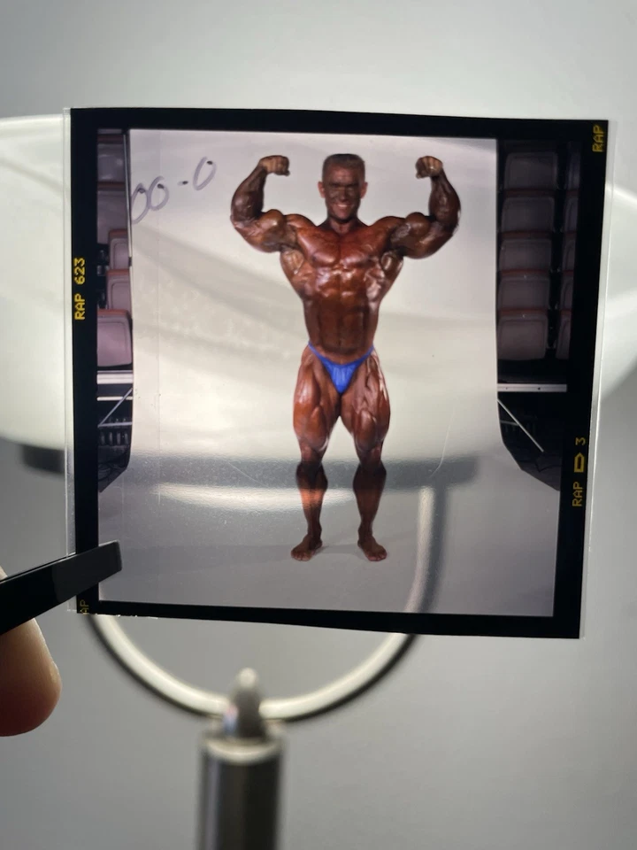 LEE PRIEST IFBB 1990 culturista profesional - rara foto transparente de 2” 1/2”💪 Foto 1 de 1
