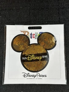 Icono de orejas de Mickey parcheadas de los parques de Disney con lentejuelas doradas "Talk Disney To Me" NUEVO - Imagen 1 de 3