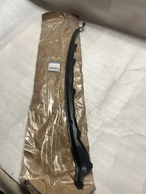 2009-2018 RAM 1500 2500 3500 PORTA FRONTAL ESQUERDA SELO TIRA METEOROLÓGICA FABRICANTE DE EQUIPAMENTO ORIGINAL NOVO - Imagem 1 de 4