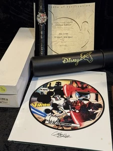 Disney Uhr Star Wars Weekend 2012 Jedi Sith Battle Logo Jason Zucker 7/75 Neu mit Etikett - Bild 1 von 14