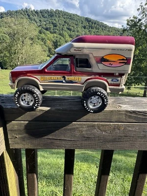 Nylint Wilderness Camper 4x4 Ford w/ Boat & Motor – Clean – Corner Damage - Image 1 of 4