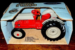 ERTL FORD 8N TRACTOR DIECAST 1:16 - Picture 1 of 12