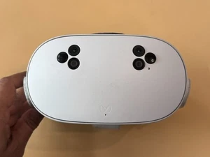 (LOOPING STARTUP SCREEN) META QUEST 3S  VR Headset - Picture 1 of 4