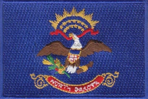 Parches bordados de la bandera del estado de Dakota del Norte de EE. UU. 3""x2"" hierro - Imagen 1 de 1