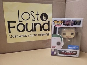 Funko POP! Suicide Squad THE JOKER Suit #107 Exclusive con PROTETTORE scatola danneggiata - Foto 1 di 13