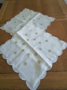 2 X White /gold Snowflake Design Cushion Covers 15" X 15" - Picture 1 of 3