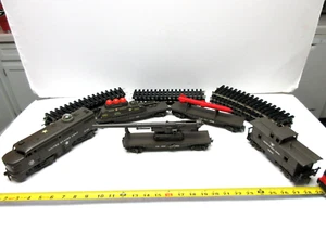 KUSAN US ARMY 5 PC SET W/ 2 RAIL TRACK - POSTWAR O GAUGE - RUNS - REAL NICE !! - Picture 1 of 18