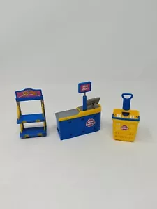 Zuru Mini Brands lotto di (03) pezzi registro, cestino e scaffale usati - Foto 1 di 2