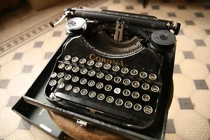 Corona Schreibmaschine - Bild 1 von 9