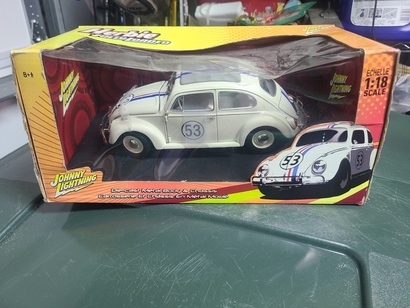 Volkswagen Beetle (Kaefer) Herbie (coupe) 1967 Johnny Lightning 1/18 Details