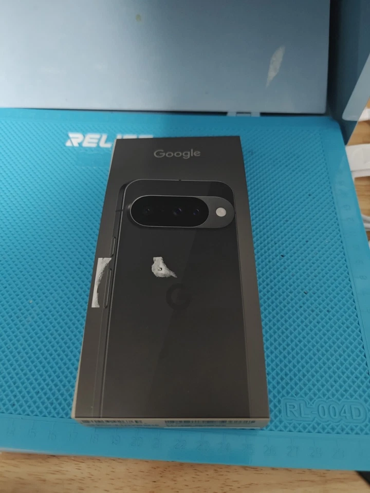 Google Pixel 10 OBSIDIAN 128GB (Factory Unlocked) Android Smartphone / NEW SEAL - Image 1 of 1